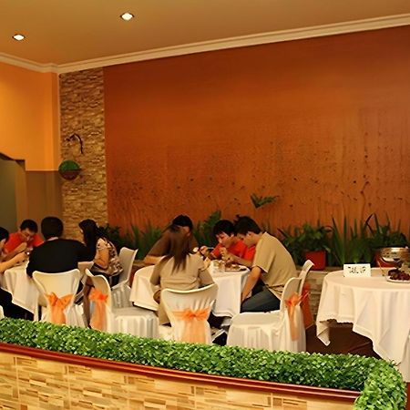 Patria Palace Hotel Blitar Exteriör bild