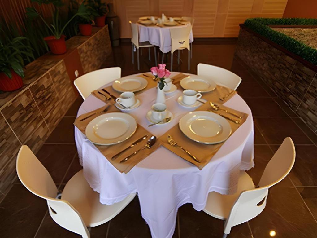 Patria Palace Hotel Blitar Exteriör bild