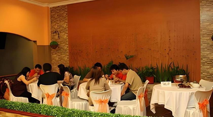 Patria Palace Hotel Blitar Exteriör bild