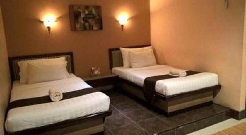 Patria Palace Hotel Blitar Exteriör bild