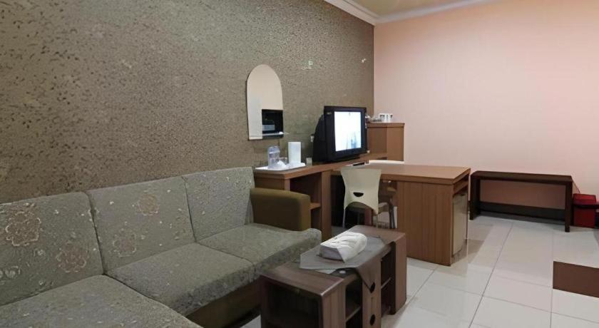 Patria Palace Hotel Blitar Exteriör bild