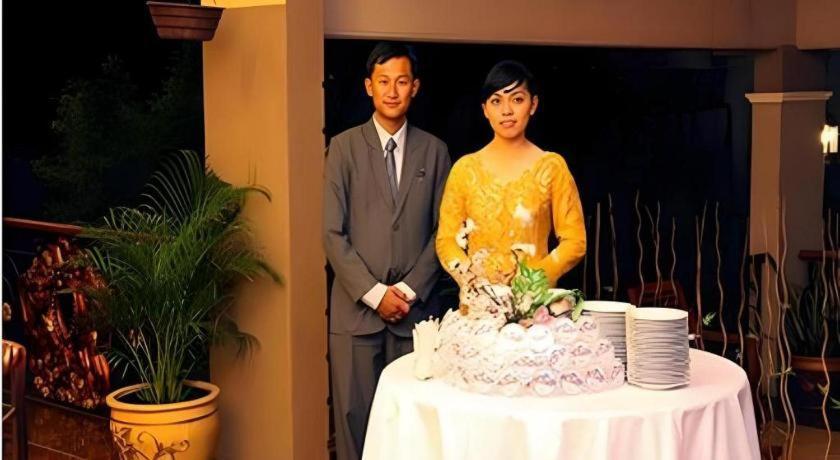 Patria Palace Hotel Blitar Exteriör bild