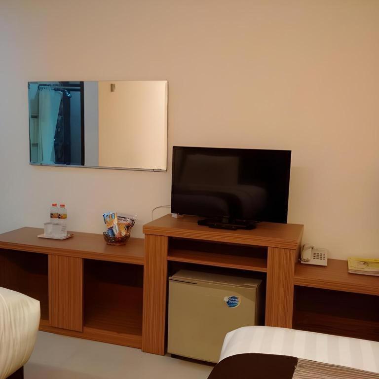 Patria Palace Hotel Blitar Exteriör bild