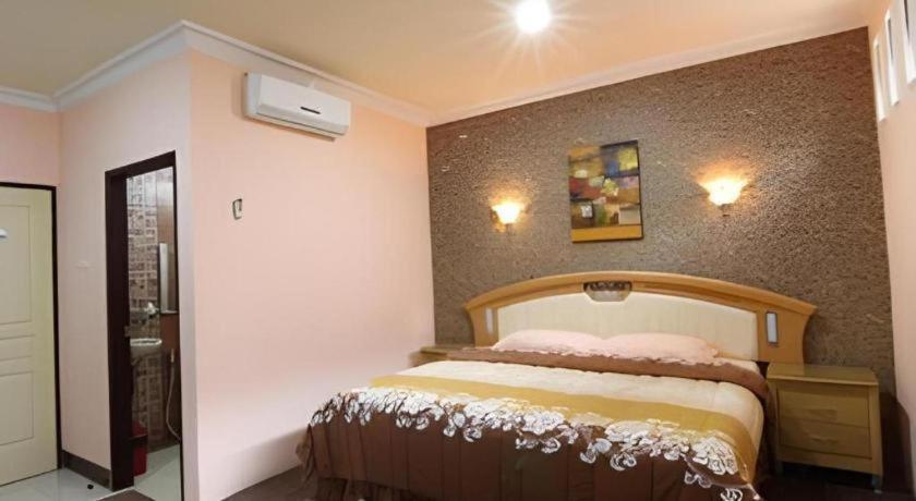 Patria Palace Hotel Blitar Exteriör bild