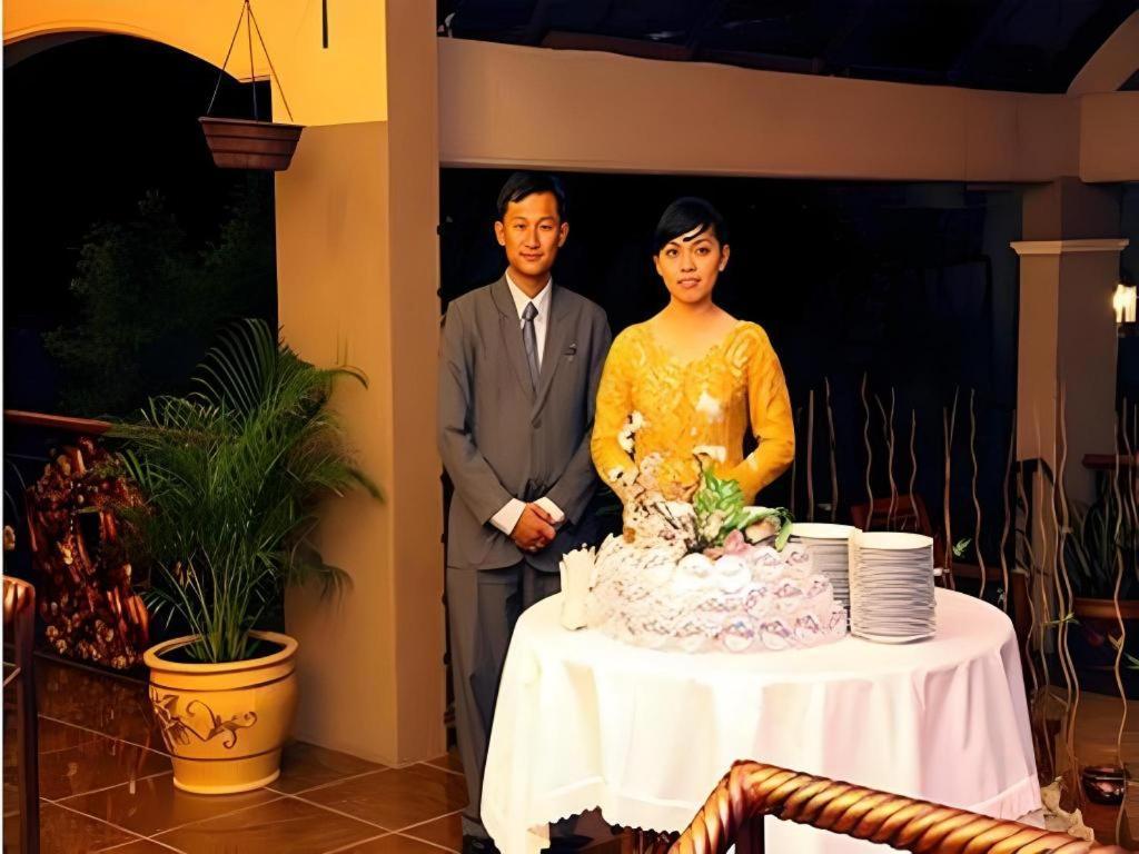 Patria Palace Hotel Blitar Exteriör bild