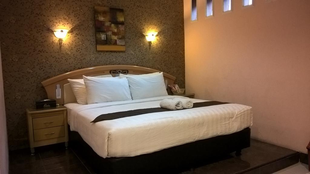 Patria Palace Hotel Blitar Rum bild