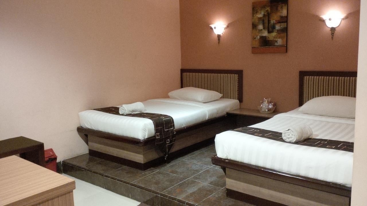 Patria Palace Hotel Blitar Rum bild