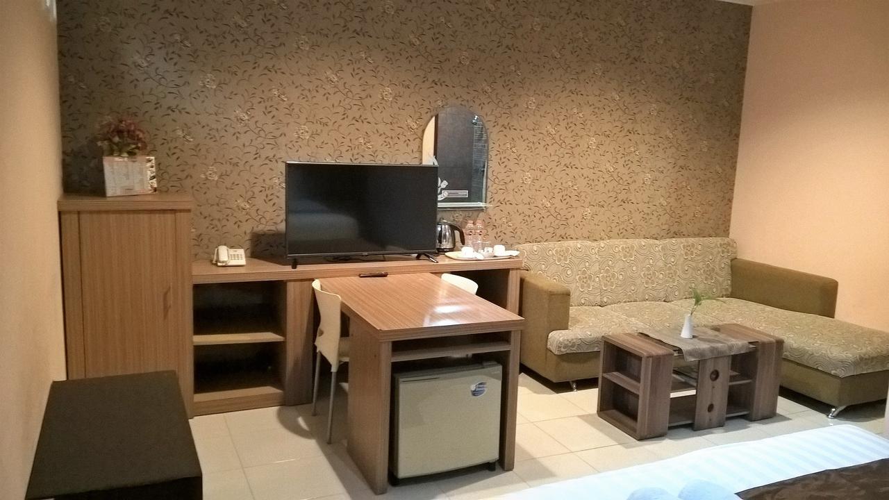 Patria Palace Hotel Blitar Rum bild